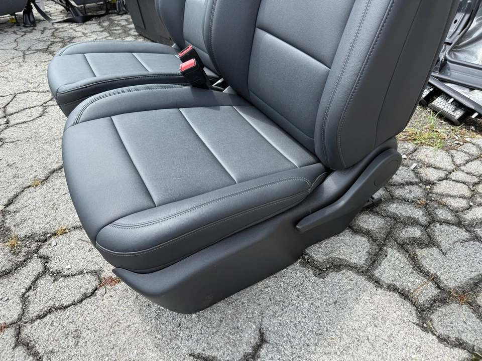 Chevrolet Silverado EV 2024 con juego de asientos delanteros manual conductor pasajero negro OEM Foto 4 de 4