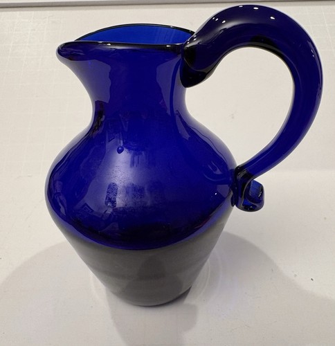 Vintage mundgeblasenes kobaltblaues Glas 4,5" Krug/Sahnekännchen/Vasengriff schwer - Bild 2 von 4