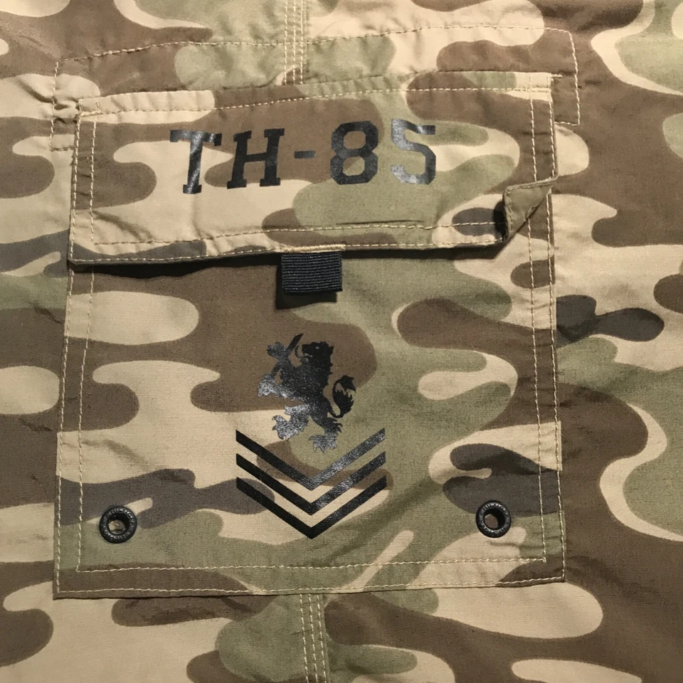 Tommy Hilfiger Camo Board Shorts Mens Medium Hybrid Shorts Swim Boat Fish 9" - Image 4 of 4