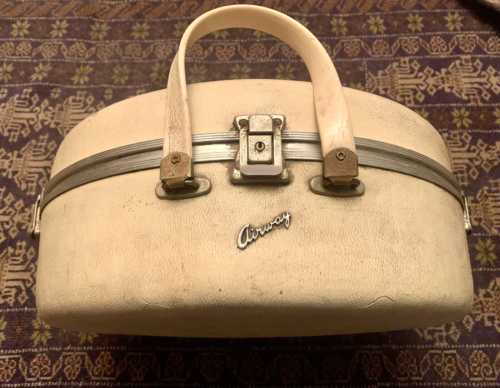 VINTAGE 1950s AIRWAY 16" ROUND TRAIN CASE HAT BOX SUITCASE LUGGAGE BEIGE+HANDLE - Picture 2 of 13