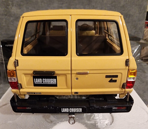 KYOSHO 1/18 BEIGE 1980 TOYOTA LAND CRUISER SAFARI PART # 08956XBE - Picture 3 of 19