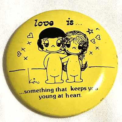 1970 Kim Casali Love Is A Winning Hand Heart Hug Vintage Button