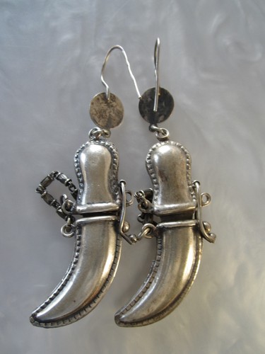 RARE ONE OF A KIND ANTIQUE SOLID STERLING SILVER TURQUOISE SWORD DAGGER EARRINGS - Picture 10 of 18