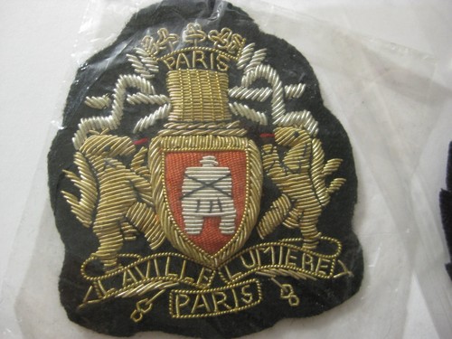 2 Patches Paris La Ville Lumiere Blazer Black Gold Embroidered Dog Lion French - Picture 2 of 5