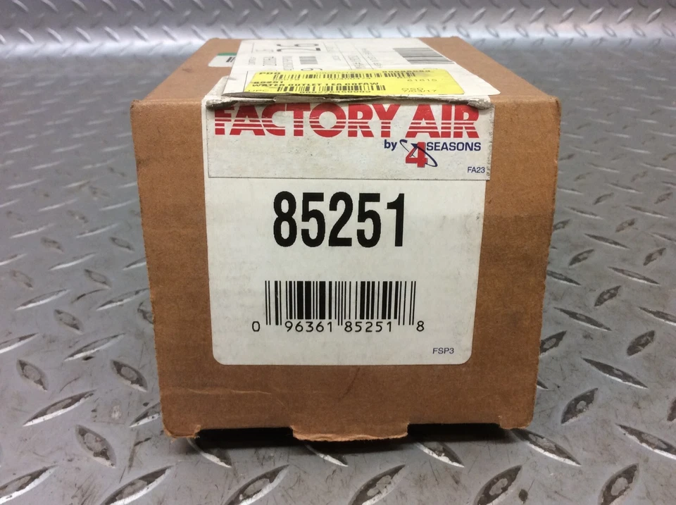 Ajuste: Saab 900 Cadillac CTS Saturn LS2 LW2 L300 salida de agua refrigerante de aire de fábrica Foto 2 de 2