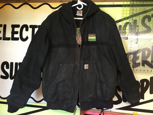 Chaqueta de Trabajo Carhartt J140 Negra Grande con Capucha Logotipos de Empresa Envejecida De Colección