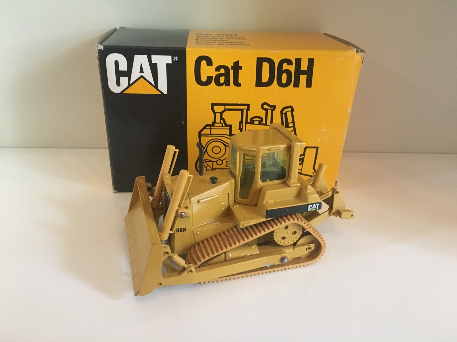 Bulldozer Caterpillar D 6 H con logo impreso por Conrad 2851 1 50 OVP garantizado Bulldozer Caterpillar D 6 H H H con logo impreso por Conrad 2851 1 50 OVP primera reputación de los clientes primero