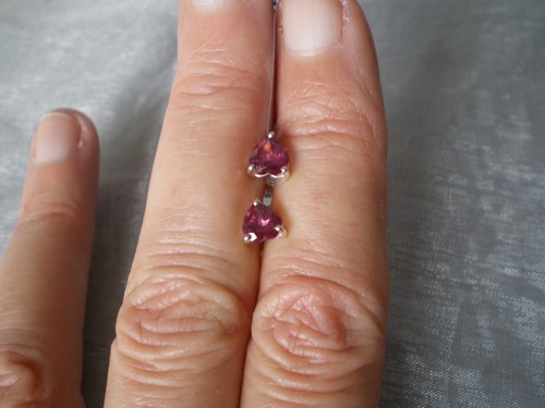 Malawi Garnet heart stud earrings, 1.3 carats, 0.95 grams of 925 Sterling Silver - Picture 5 of 11