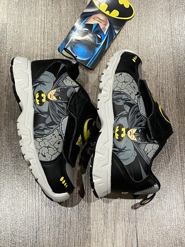NWT NEW DC COMICS BATMAN SUPER HERO TODDLER LIGHTED FOOTWEAR SNEAKERS SZ 7