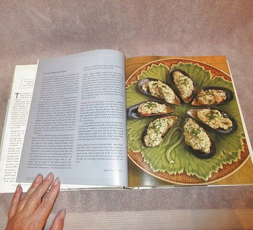 1999 Julia Childs Cooking at Home Coffee Table Book Illustrated 1st Ed Hardcover - Picture 4 of 15
