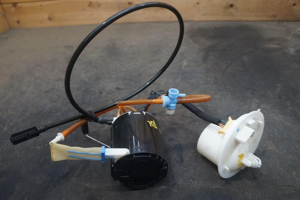 Bomba de tanque de combustible de gasolina derecho transmisor 11K0004CP OEM McLaren MP4-12C 2014 Foto 3 de 4