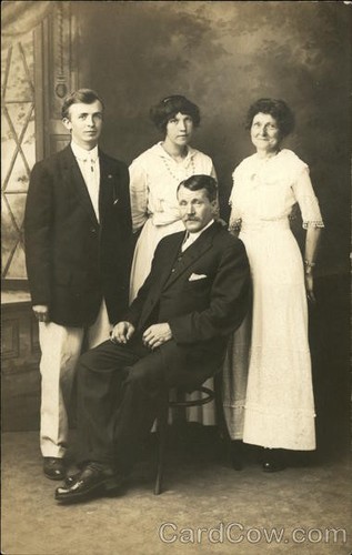 RPPC Binghamton, NY Familienporträt Broome County New York Glückseligkeit Fotostudio