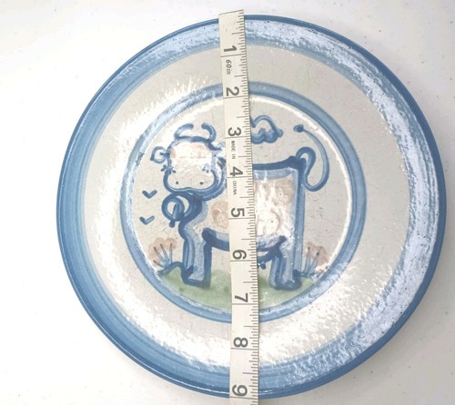 MA Hadley Pottery Hand Painted Cow 9” Plate In Good Condition - Picture 3 of 8