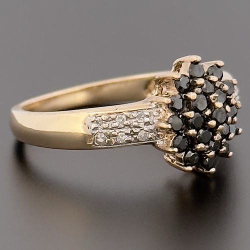 9ct Yellow Gold Diamond Cluster Ring Size P Hallmarked - Picture 2 of 10