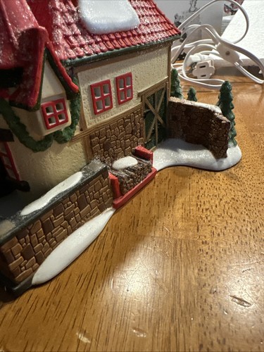 Dept 56 Serie Polo Nord - Route 1, Casa di Mr. & Mrs. Claus - Edificio illuminato - Foto 9 di 12
