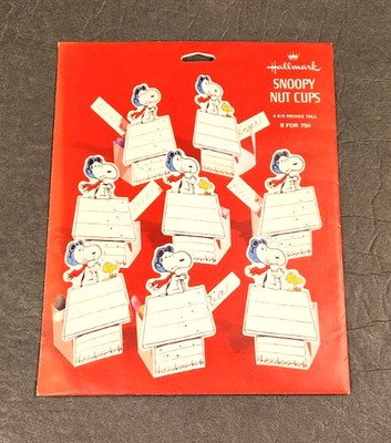 VINTAGE NEW SNOOPY COLLECTABLES HALLMARK CARDS SNOOPY NUT CUPS IN PACKAGE
