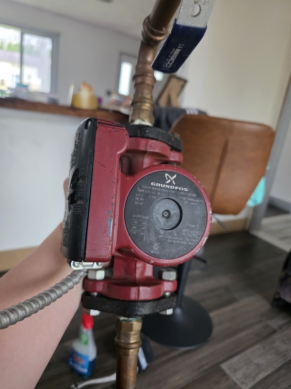 Grundfos UPS15-58FC Cast Iron Circulator Pump 115V 1/25hp 1.5in 3600RPM