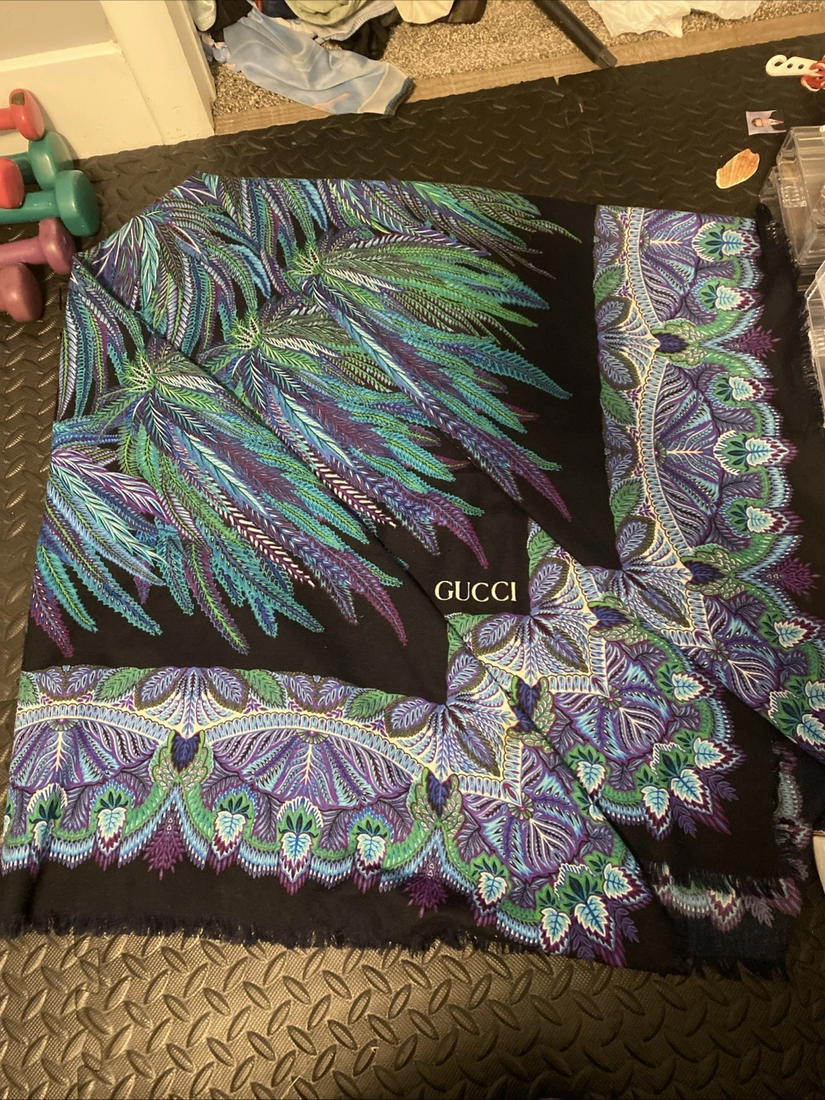 FOULARD GUCCI CHÂLE 100% AUTHENTIQUE VERT BLEU VIOLET NOIR LOGO LAINE