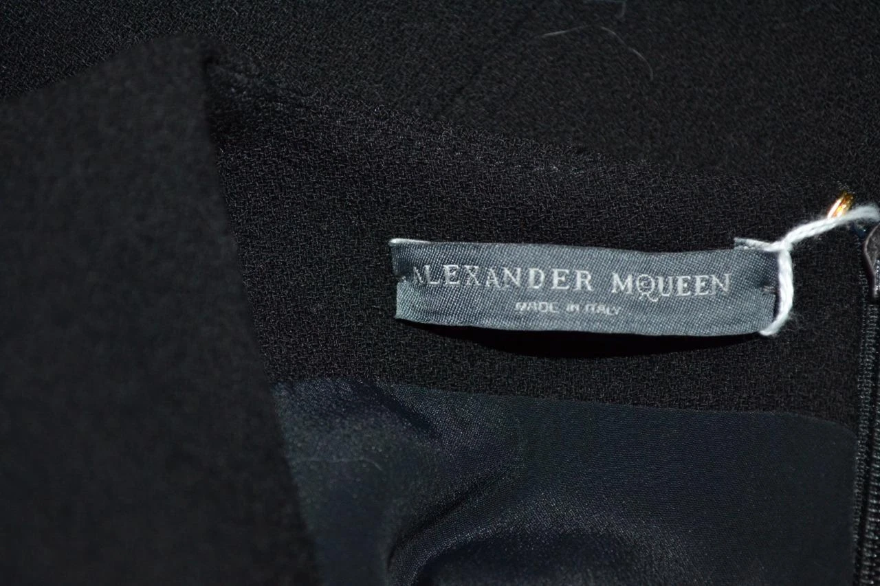 Abito Alexander McQueen nero in lana senza maniche con pieghe taglia 40 US 4