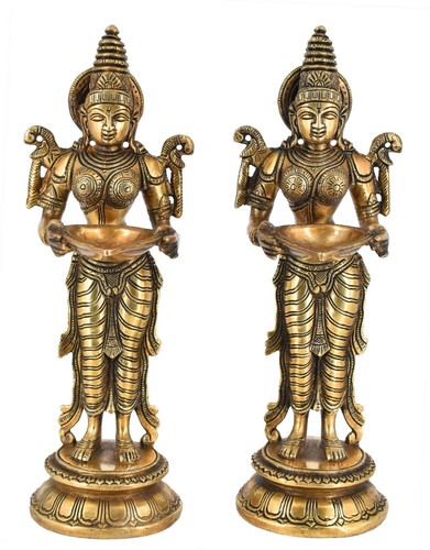 Whitewhale Brass DeepLaxmi statue with diya holder space - Deep Lakshmi Statue - Picture 3 of 7