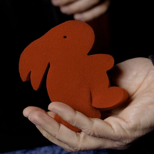 Magic Sponge Bunny Rabbit Set (Red) by Murphy's Magic - Foto 3 di 4
