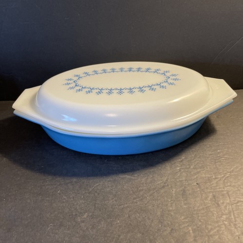 Guirnalda de copo de nieve azul Pyrex cazuela dividida con tapa 1 cuarto usada en excelente estado - Imagen 1 de 13