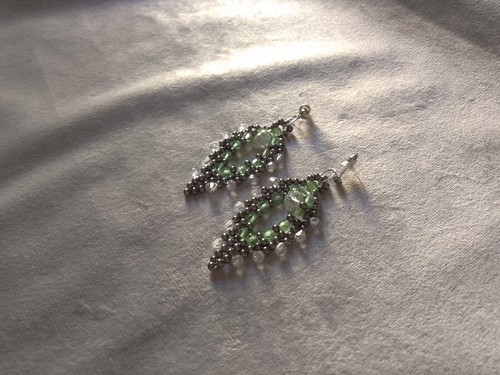 Orecchini Lunghi Eleganti In Ottone Cristallo Forma Foglia Verde Cuciti A Mano - Foto 5 di 6