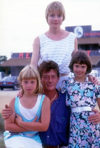Actors Cassie Barasch, John Hurt, Karen Young and Ellie Raab on lo - Old Photo