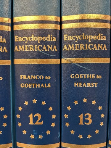Encyclopedia Americana International Edition 1976 (missing vol 26) + 8 annuals - Picture 7 of 16