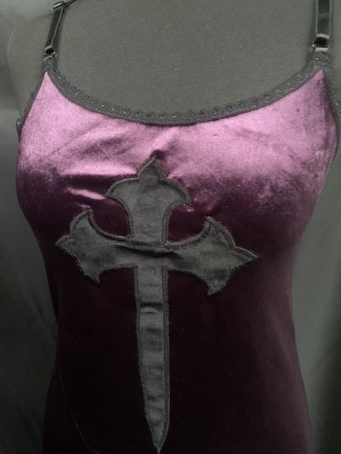 Vestido Gótico Raro Vintage Cuervo Púrpura Terciopelo Negro Daga/Cruz Pequeño - Imagen 2 de 4