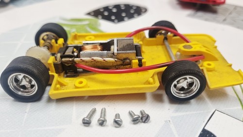 SCALEXTRIC PORSCHE 917 AMARILLO C.46 EXIN MADE IN SPAIN MOTOR CHASIS EJES GUIA - Imagen 4 de 14