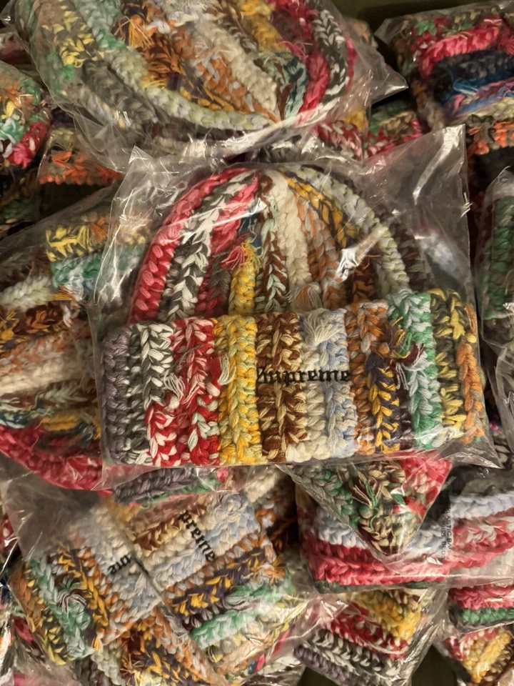 Gorro Supreme atado a mano multicolor sellado nuevo Foto 3 de 4