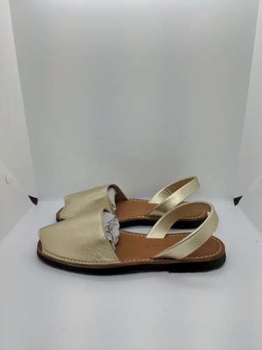 New The Spanish Sandal Co Women's Peep Toe Flat Sandals Metallic Gold Sz 9.5 - Picture 2 of 11