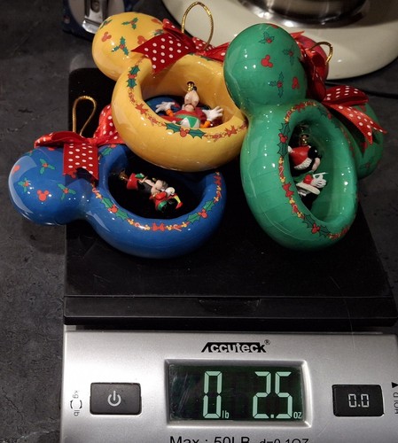 Juego de 4 adornos navideños Disney Enesco Mickey Unlimited Mouse en forma de oreja de 4" - Imagen 17 de 17