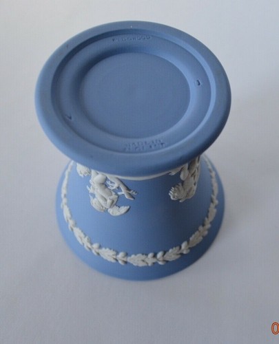 Vintage Wedgwood Blue Jasperware Four Season Cherubs Trumpet Vase - Picture 10 of 10