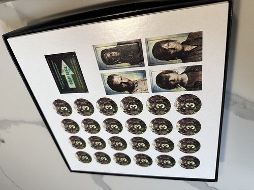 Walking Dead Dice Game Don't Look Back Board Game 2014 New Open Box Complete - Picture 6 of 22