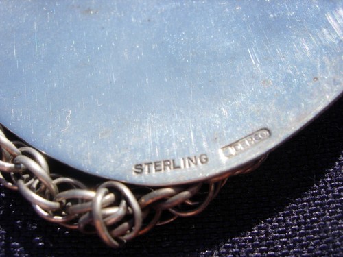 STERLING SILVER BOTTLE TAG LIQUOR LABEL CRESCENT SHAPED " GIN " - Picture 3 of 3