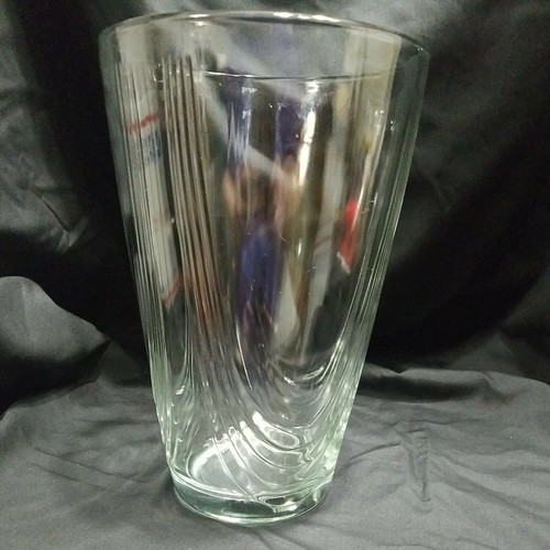 10" Tall Large Vase Pressed Lead Crystal 4" At The Base An 6" At The Rim - Picture 10 of 11