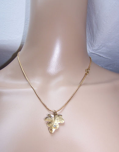 Halskette Collier L=46 cm mit Blatt Anhänger mit Zirkonia vergoldet sehr schön