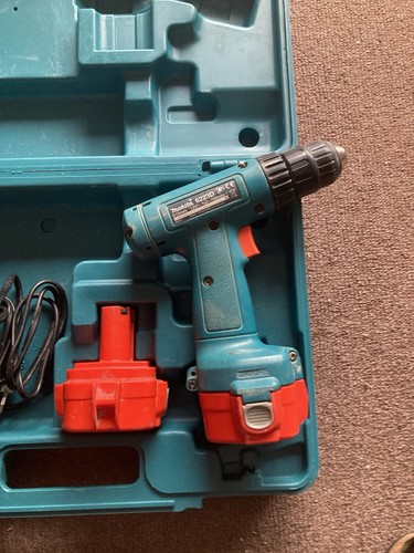 MAKITA Akku-Bohrschrauber 6223D 12 Volt 2X Akku Ladegerät DC7100 Koffer - Bild 3 von 5