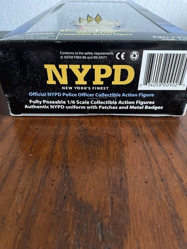 NYPD Real Heroes 9/11 Tribute New York’s Finest Collectible Action Figure Sealed - Picture 9 of 9