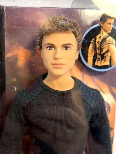 Barbie Divergent Four 2013 Ken Theo James etiqueta negra cuerpo articulado en caja original - Imagen 2 de 9