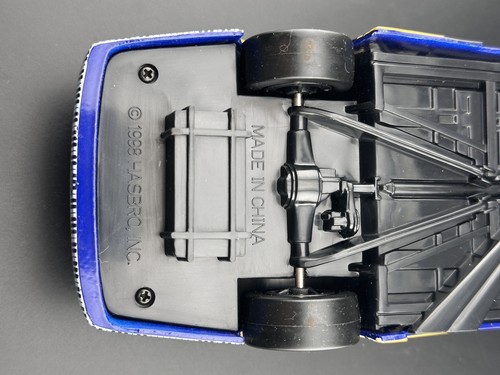 Rusty Wallace #2 Elvis Presley Ford Taurus 1:24 1998 Hasbro Viva Las Vegas - Picture 8 of 9