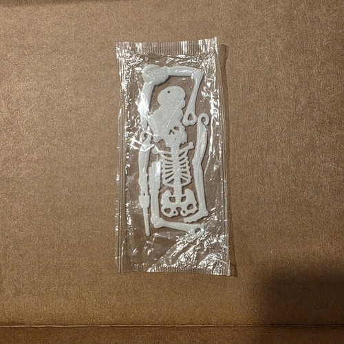 Captain Cap'n Crunch Pirate Skeleton Glow In The Dark 1978 Cereal Premium Toy - Picture 4 of 13