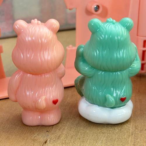 Vintage Care Bears Care A Lot Cheer Bear House con 2 orsi, 2002 PORTA MANCANTE - Foto 3 di 9