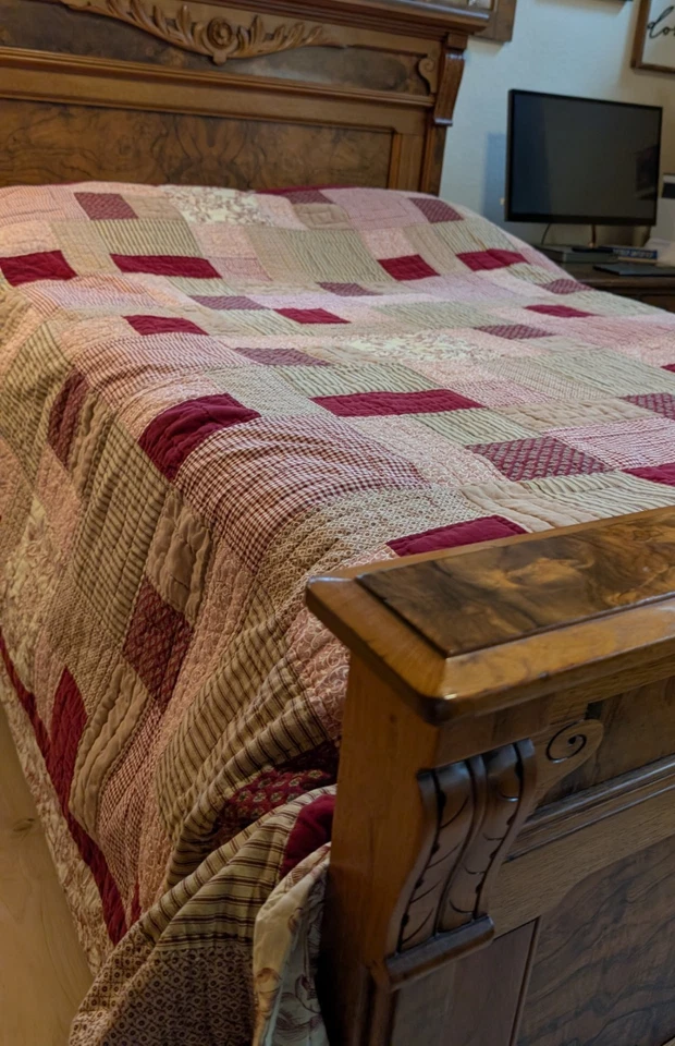 Farmhouse Queen Quilt Red Patchwork Cotton Heavy Cottage Core Grandmcore Roses - Image 4 of 4