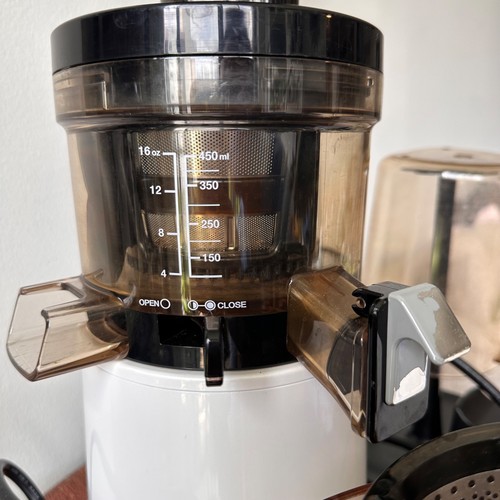 Hurom Slow Juicer Model H-AA-WBB17 Cold Press Extractor Made in Korea (2021) - Picture 5 of 7
