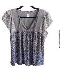 GAP Blue/White Floral Print V-Neck Blouse. Size Medium
