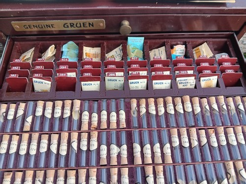 Vintage Genuine Gruen Watchmakers  2 draw Metal Cabinet with Contents - Bild 17 von 20