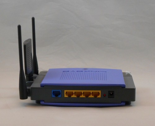 Linksys WRT300N 10/100Mbps Wireless N 4-Port Router - Picture 4 of 10